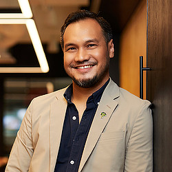 Najeeb Rahmat headshot.